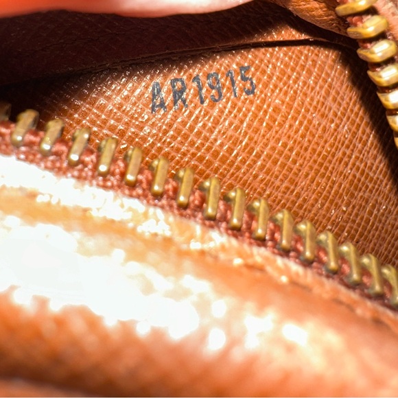 Louis Vuitton Vintage Orsay Monogram Pochette; Clutch Wristlet – Monogram Canvas - Picture 7 of 14